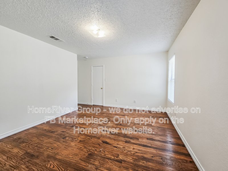 Pet-Friendly | No Carpet | Huge Fenced Backyard. property image