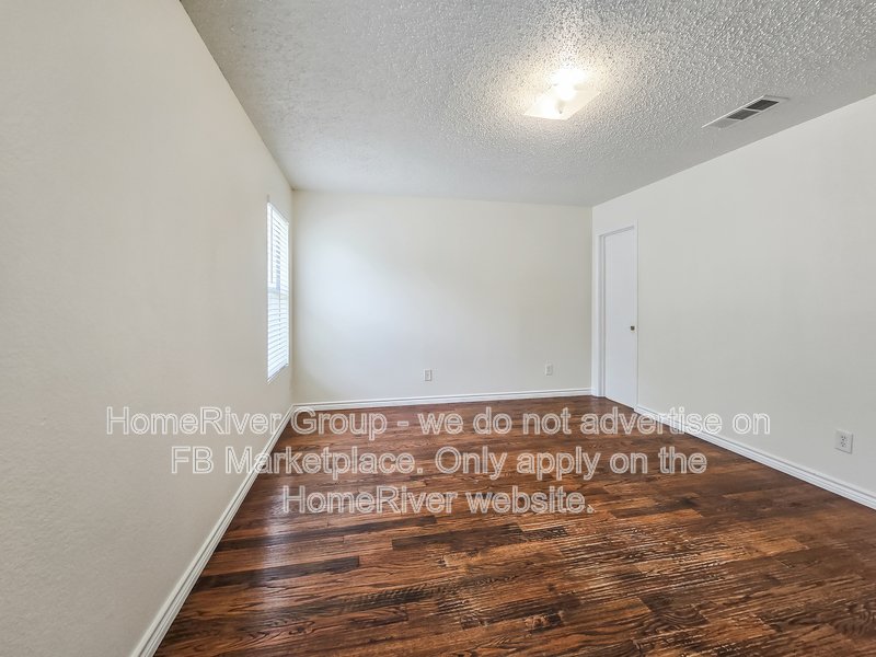 Pet-Friendly | No Carpet | Huge Fenced Backyard. property image