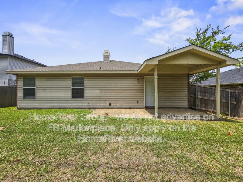 Pet-Friendly | No Carpet | Huge Fenced Backyard. property image
