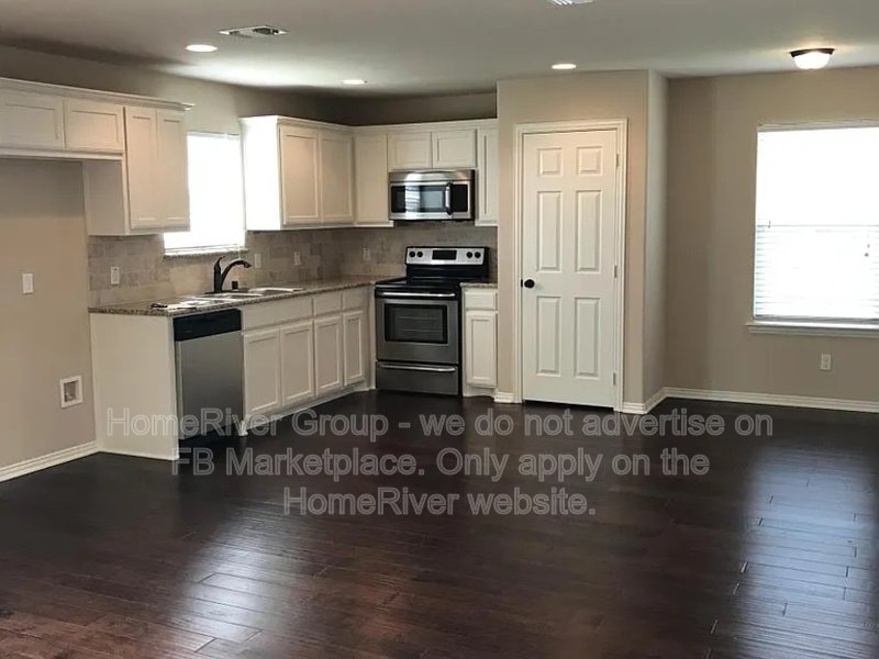 Fur Babies Welcome - Solid Surface Flooring - SS Appliances property image
