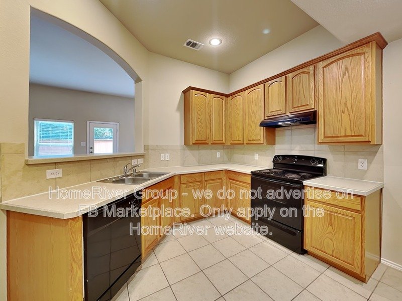 Great Location! Private fenced yard 2 Community Pools & More! property image