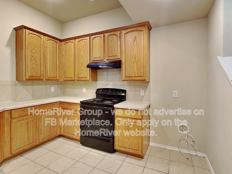 Great Location! Private fenced yard 2 Community Pools & More! property image