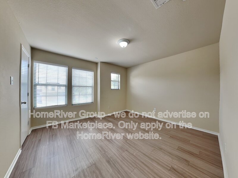 Great Location! Private fenced yard 2 Community Pools & More! property image