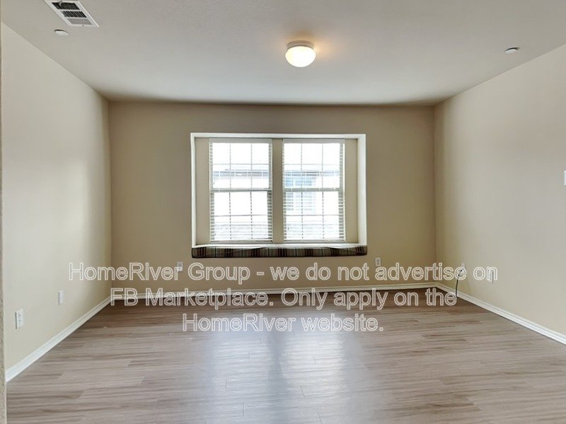 Great Location! Private fenced yard 2 Community Pools & More! property image