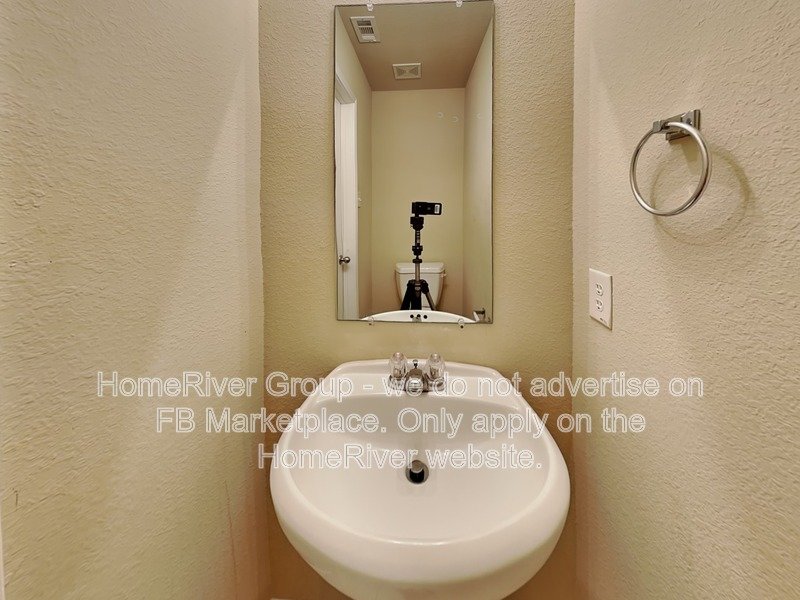 Great Location! Private fenced yard 2 Community Pools & More! property image