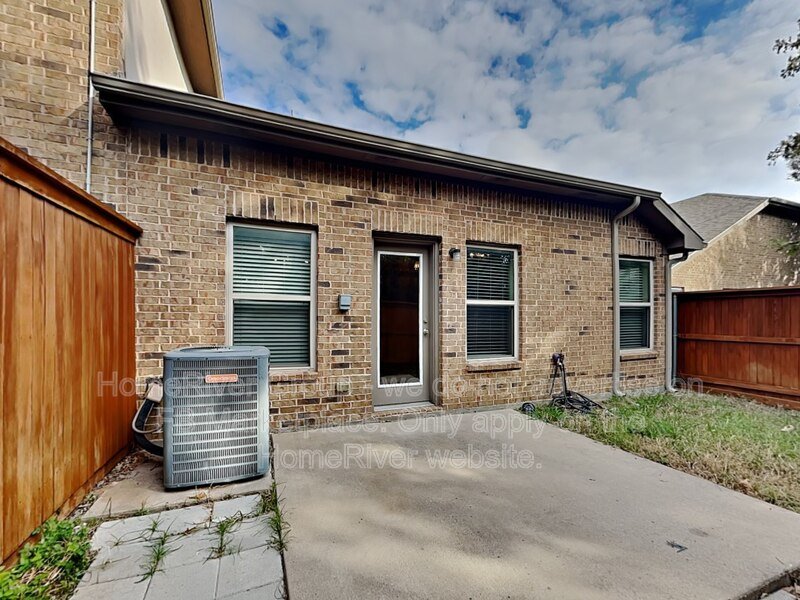 Great Location! Private fenced yard 2 Community Pools & More! property image