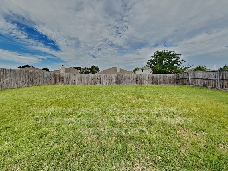 Beautiful 3 Bedroom Home in Wylie w/ W/D &amp; Refrigerator included! property image
