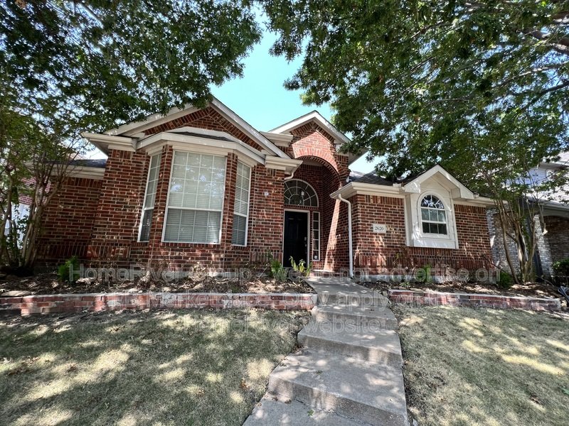 4BD | 2-Car Garage | Fridge Provided. property image