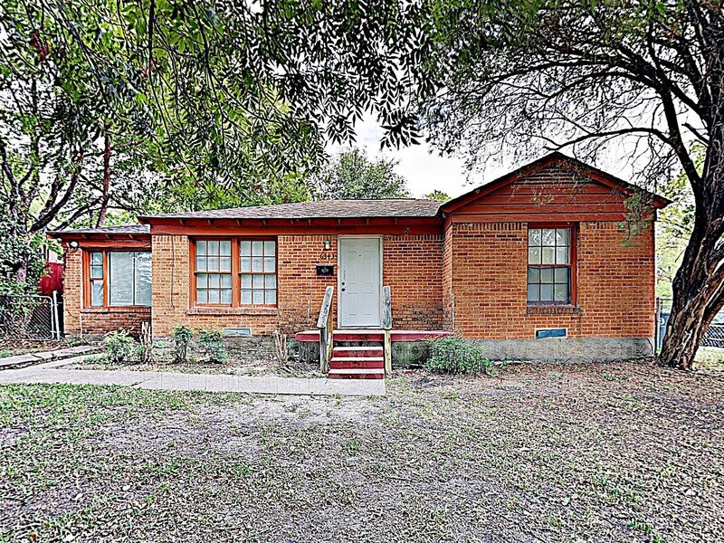 Spacious 2BR | Detached Garage | Paved Back Patio | Refrigerator property image