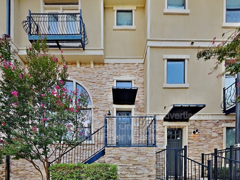 Perfect Executive Townhome at the Shops of Legacy property image