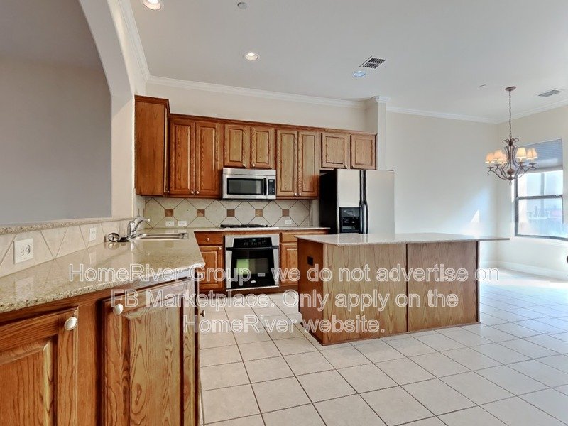 Perfect Executive Townhome at the Shops of Legacy property image