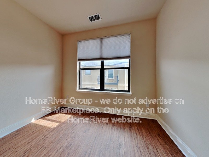 Perfect Executive Townhome at the Shops of Legacy property image