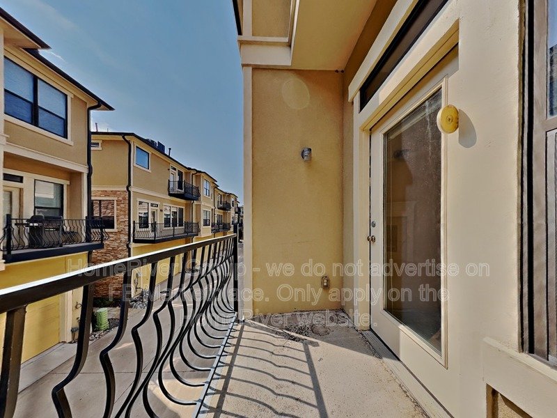 Perfect Executive Townhome at the Shops of Legacy property image