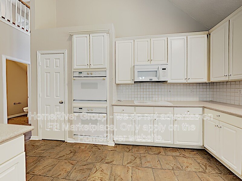 Garage Parking | In-Unit Laundry | 3BR Home | Fridge Included. property image