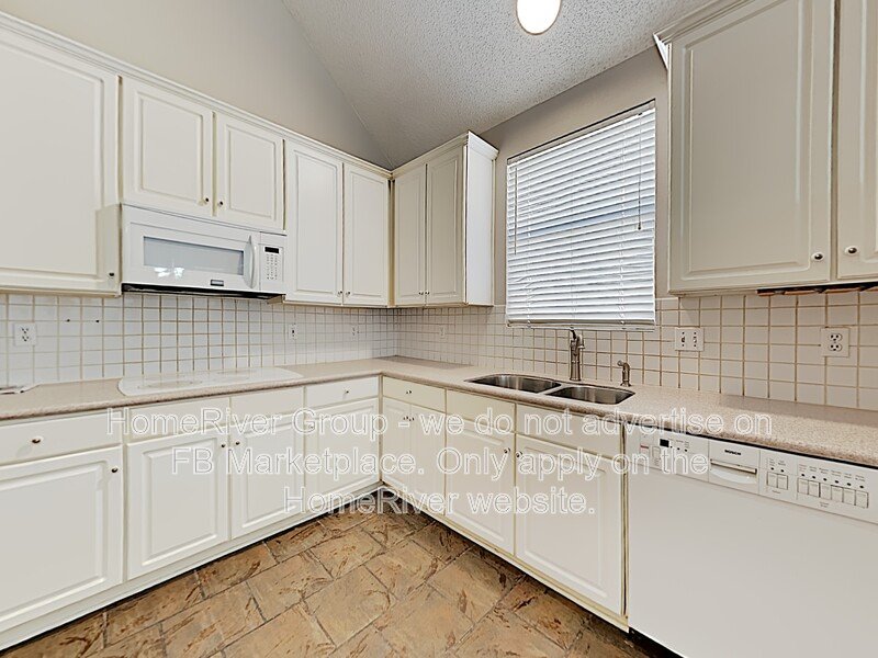 Garage Parking | In-Unit Laundry | 3BR Home | Fridge Included. property image