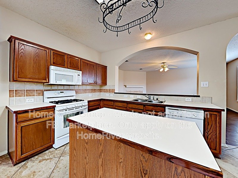 5 BR Home | Fireplace | Chef&amp;amp;amp;amp;amp;amp;amp;#39;s Kitchen | Fenced Yard w/ Shed property image