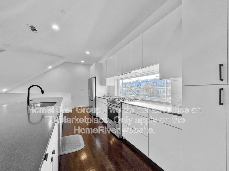 2 BR Multi-Level Apt Unit | Washer and Dryer | Rooftop Terrace property image