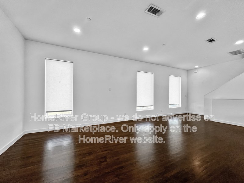 2 BR Multi-Level Apt Unit | Washer and Dryer | Rooftop Terrace property image