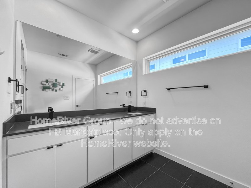 2 BR Multi-Level Apt Unit | Washer and Dryer | Rooftop Terrace property image
