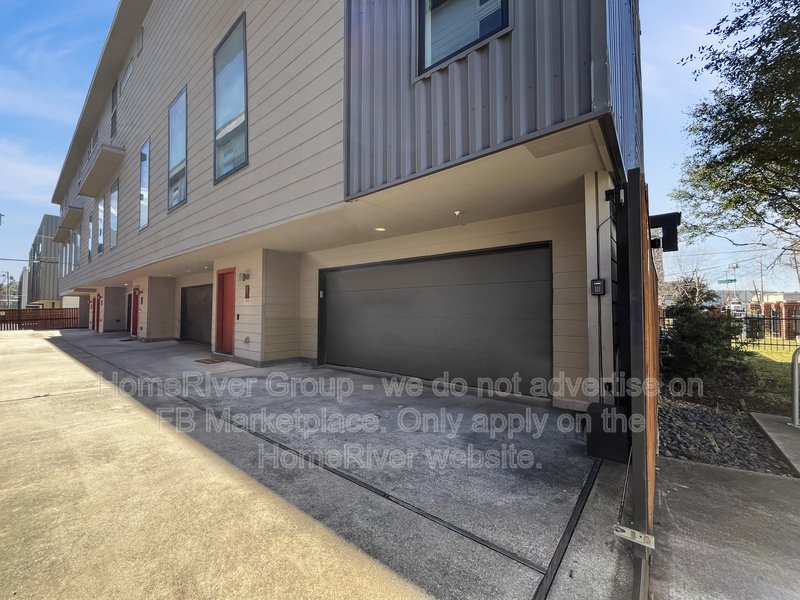 2 BR Multi-Level Apt Unit | Washer and Dryer | Rooftop Terrace property image