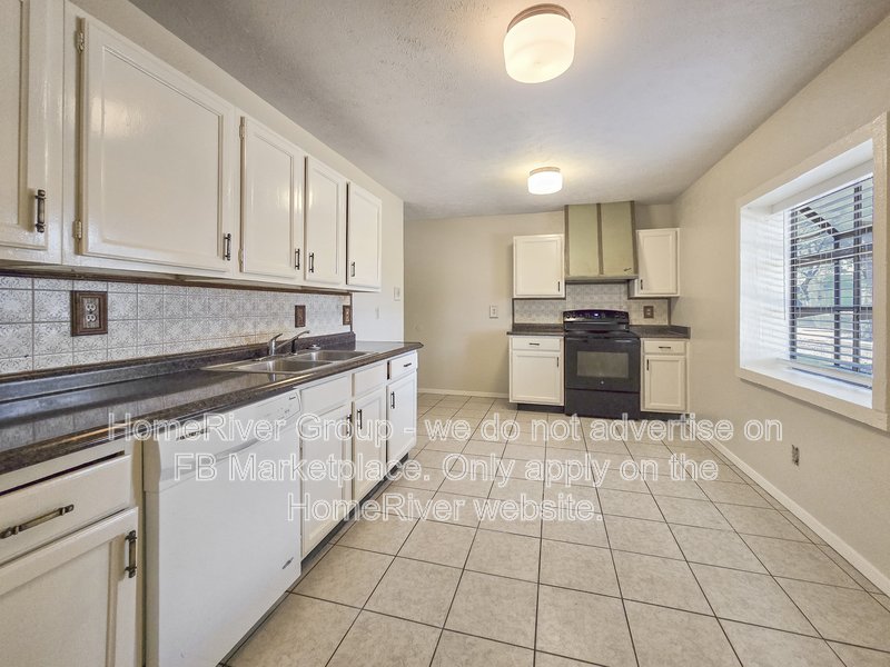 3 BD | Garage | Fireplace. property image