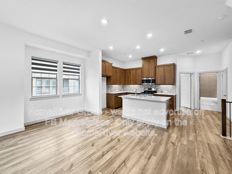 4 BD Townhome | Move-In Ready | Garage property image