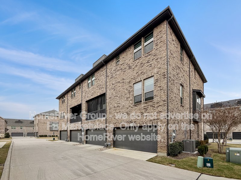 4 BD Townhome | Move-In Ready | Garage property image