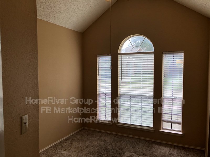 3 BR Home | New washer, Dryer, and Refrigerator | Fireplace property image