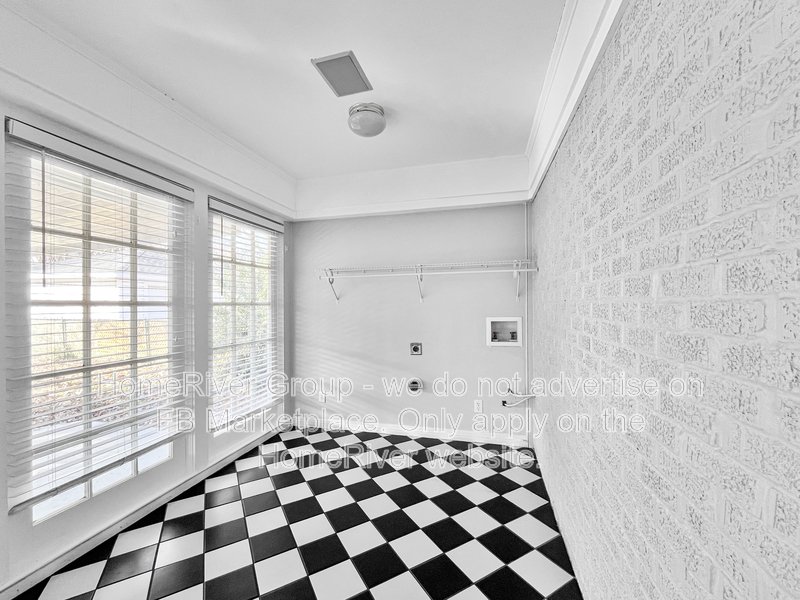 Amazing updated 3 bedroom near Lakewood. Move-in Ready! property image