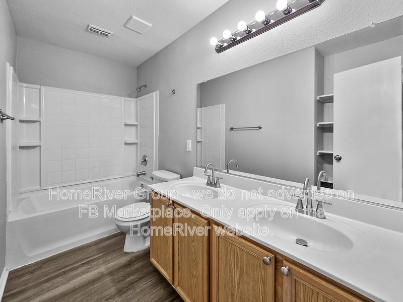 Available Now! Amazing 5 beds and 2.5 baths home! property image