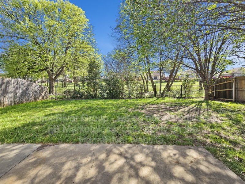 Available Now! Amazing 5 beds and 2.5 baths home! property image