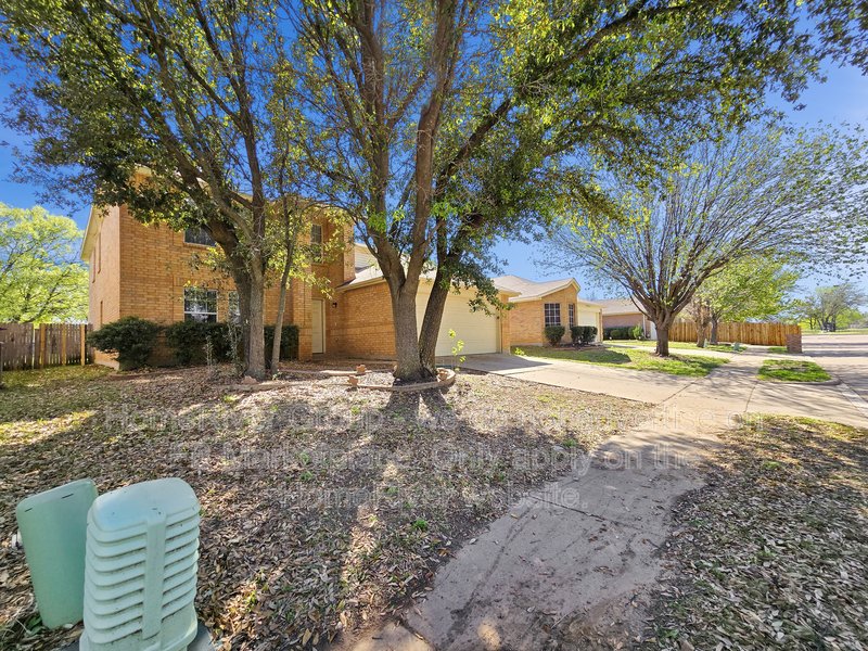 Available Now! Amazing 5 beds and 2.5 baths home! property image