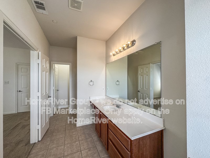Move-in Ready! Charming 2-Bed | FRIDGE | Washer a Dryer property image