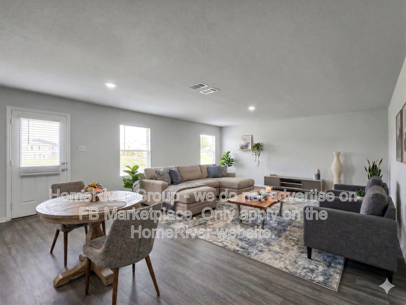 Pet Friendly! Amazing 4 beds and 2.5 baths home!! property image