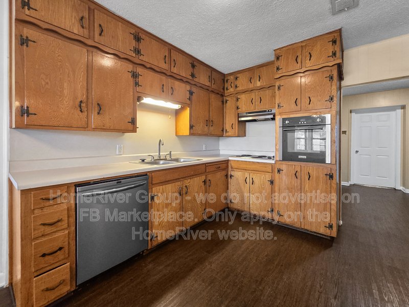 3 BR Home | Attached Carport | Fireplace property image