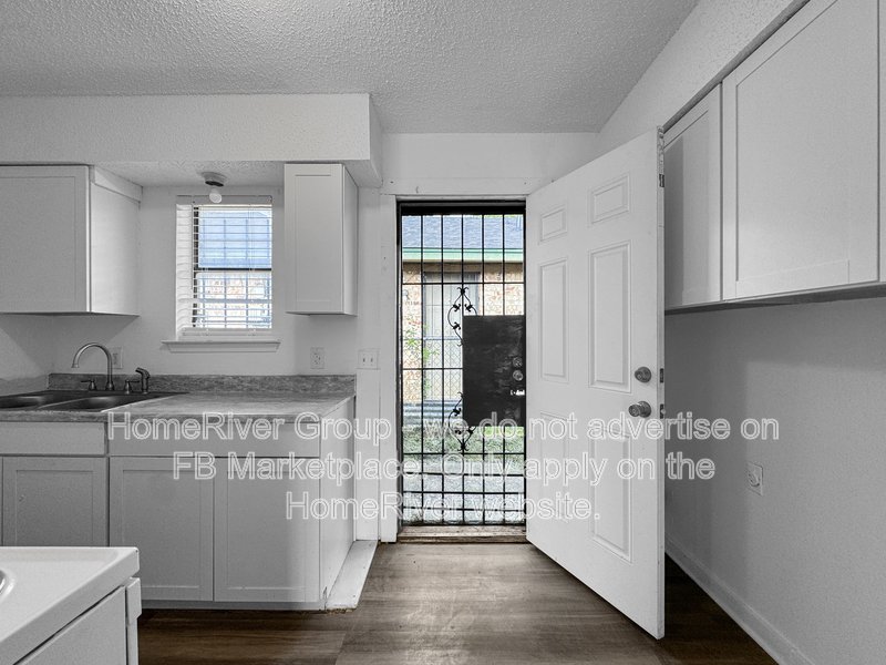 Cozy 2BR Duplex | FRIDGE | No Carpet. property image