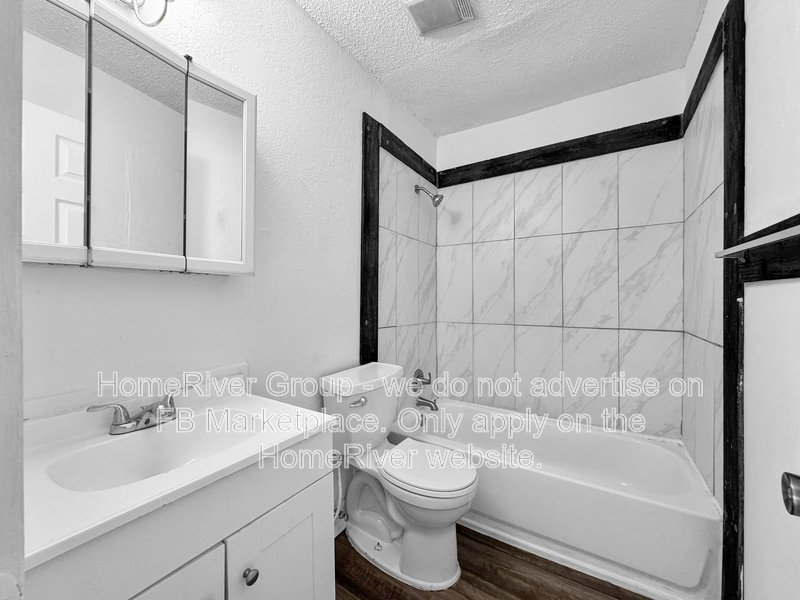 Cozy 2BR Duplex | FRIDGE | No Carpet. property image