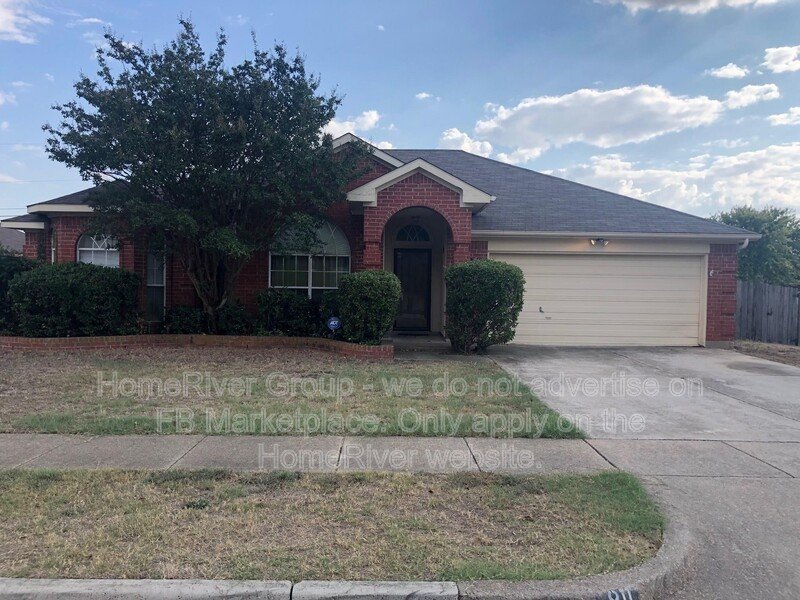 Spacious Single-Story Cedar Hill Home | Modern LVP | Garden Tub property image