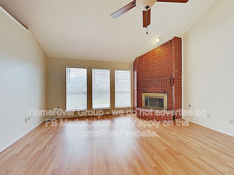 Spacious Single-Story Cedar Hill Home | Modern LVP | Garden Tub property image