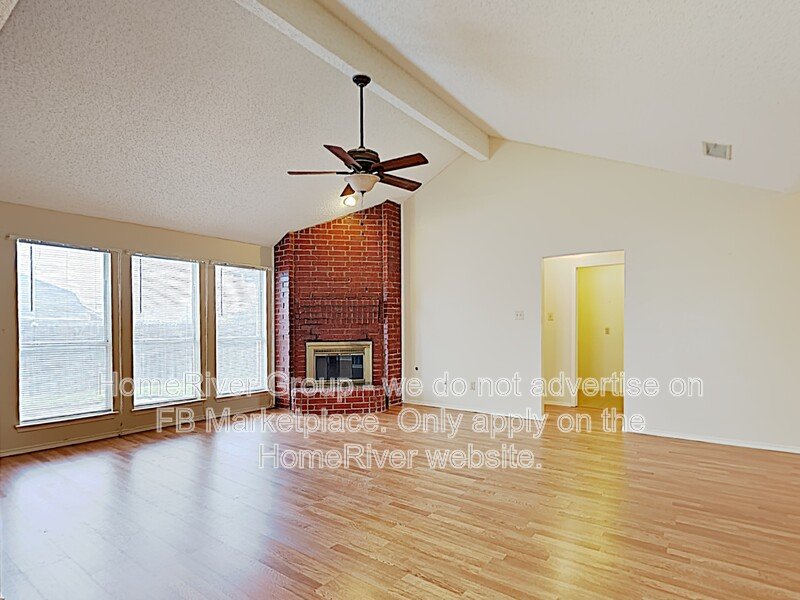 Spacious Single-Story Cedar Hill Home | Modern LVP | Garden Tub property image