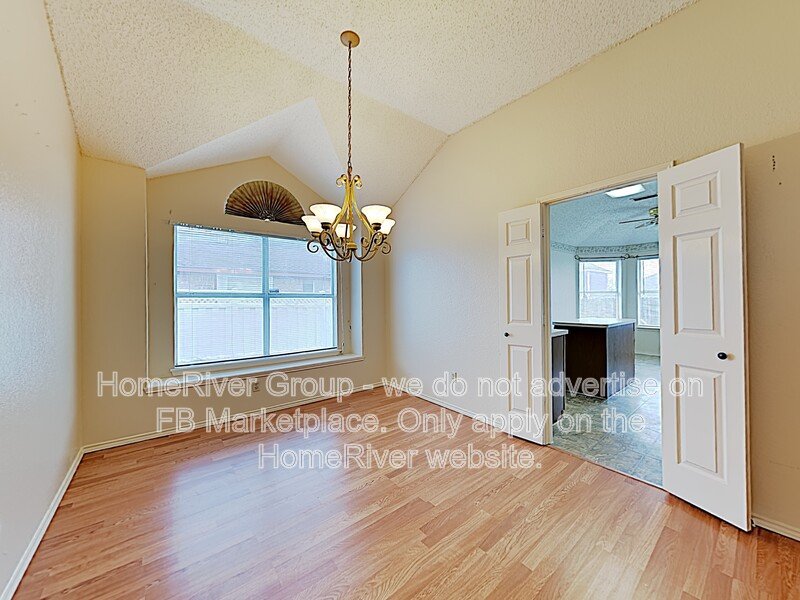 Spacious Single-Story Cedar Hill Home | Modern LVP | Garden Tub property image