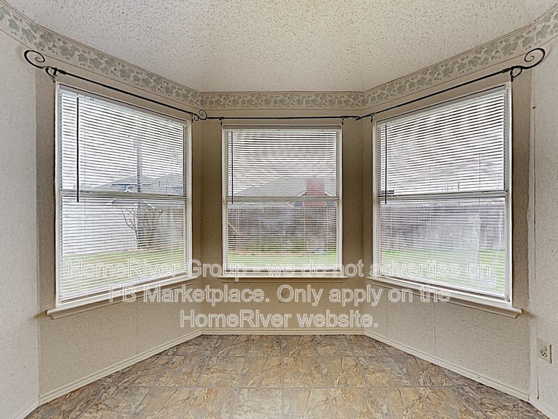 Spacious Single-Story Cedar Hill Home | Modern LVP | Garden Tub property image