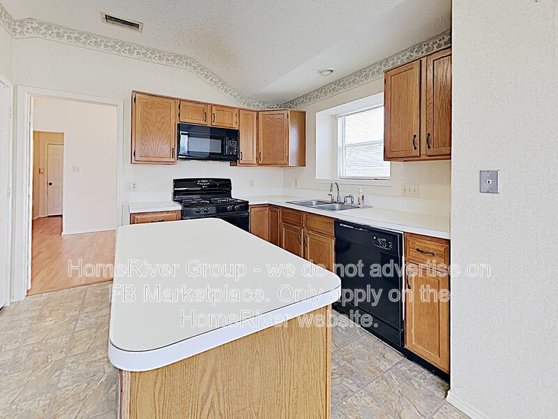 Spacious Single-Story Cedar Hill Home | Modern LVP | Garden Tub property image