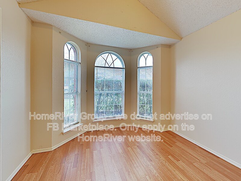 Spacious Single-Story Cedar Hill Home | Modern LVP | Garden Tub property image