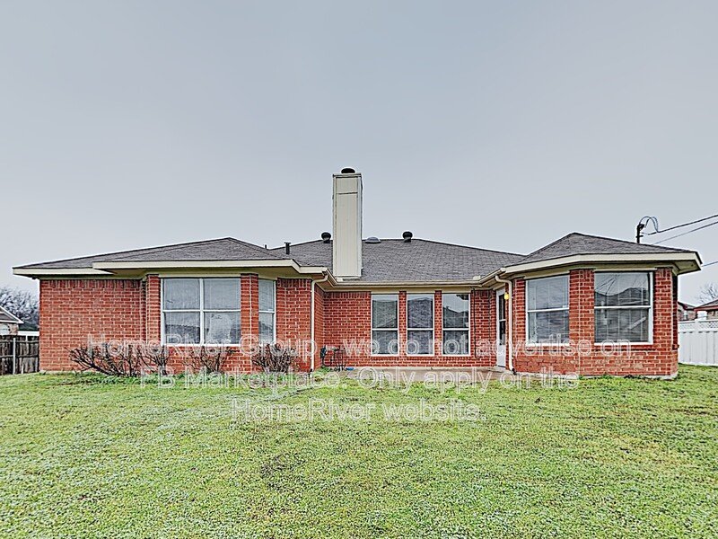 Spacious Single-Story Cedar Hill Home | Modern LVP | Garden Tub property image