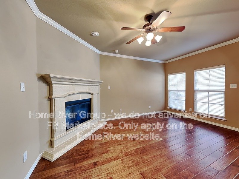 Modern Luxury Townhome in Frisco?s Coveted Bella Casa ? Gated & Low-Ma property image