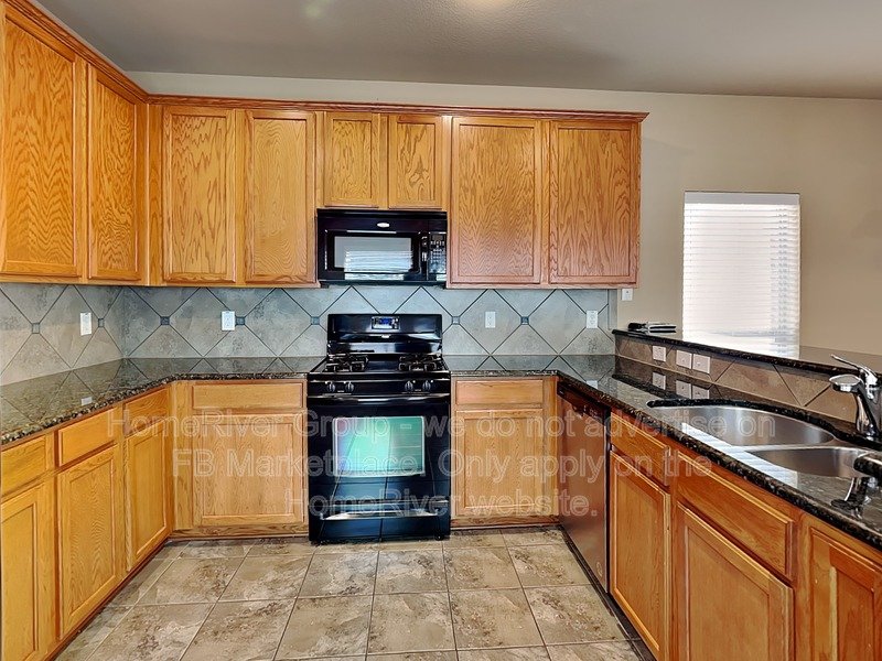 Modern Luxury Townhome in Frisco?s Coveted Bella Casa ? Gated & Low-Ma property image