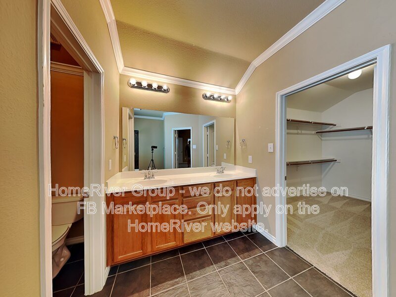 Modern Luxury Townhome in Frisco?s Coveted Bella Casa ? Gated & Low-Ma property image