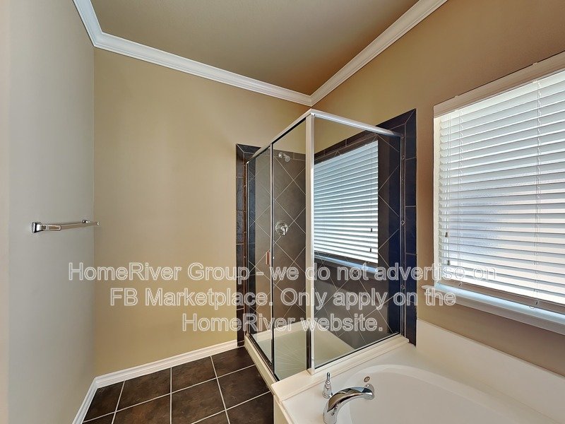 Modern Luxury Townhome in Frisco?s Coveted Bella Casa ? Gated & Low-Ma property image