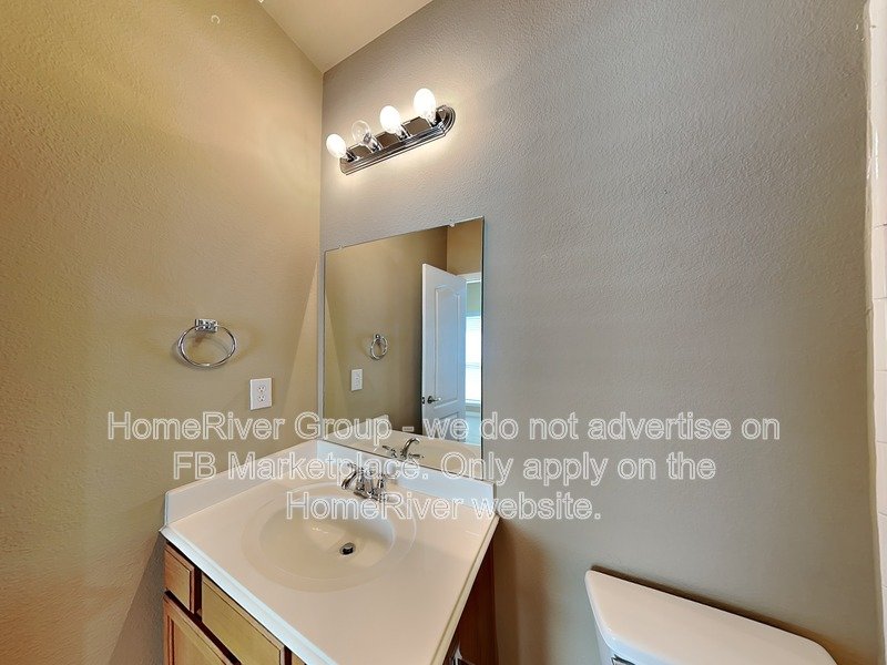 Modern Luxury Townhome in Frisco?s Coveted Bella Casa ? Gated & Low-Ma property image